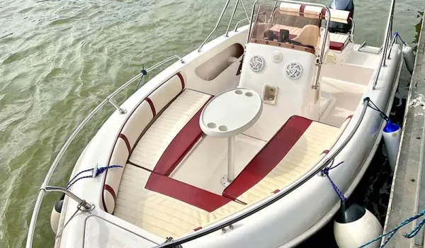 Rent a Boat AQ 540 White